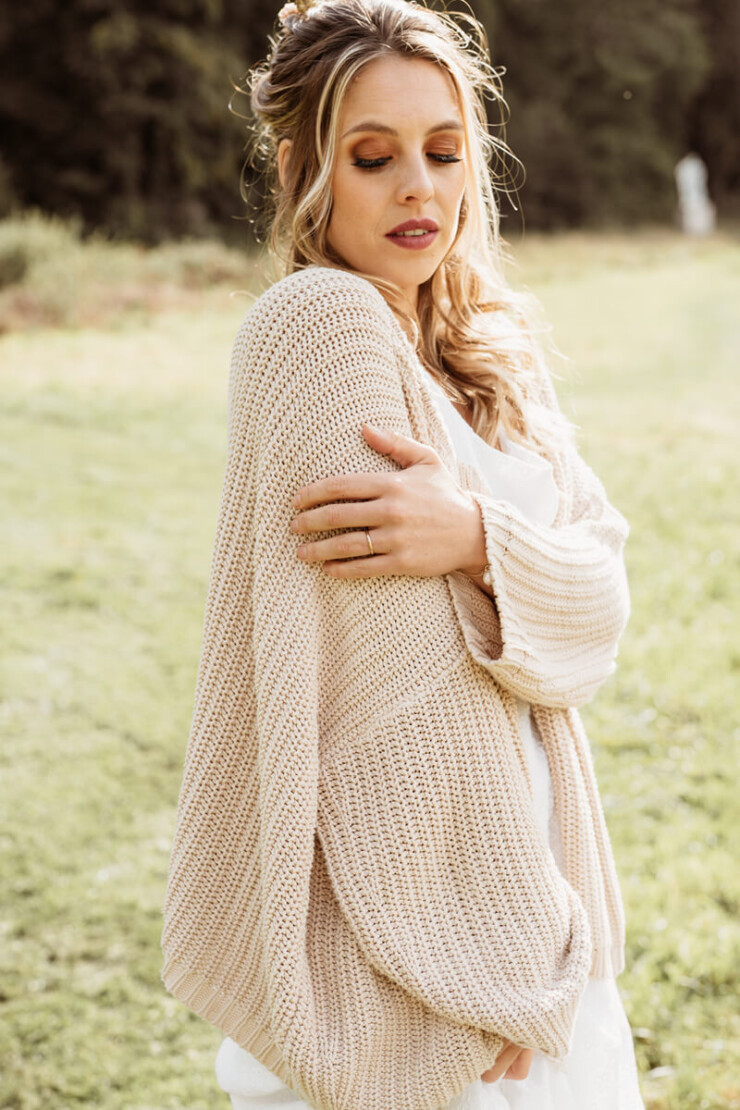 Bride in knitted cardigan