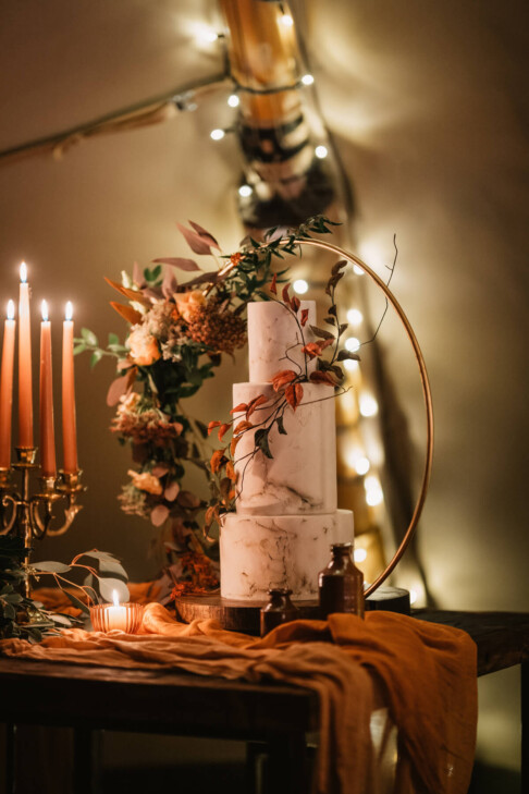 Autumn wedding cake with delicate sugar leaves