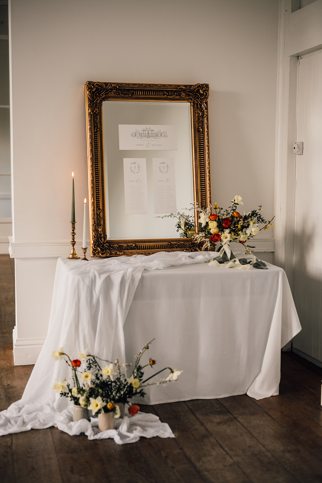 Vintage gold frame wedding plan