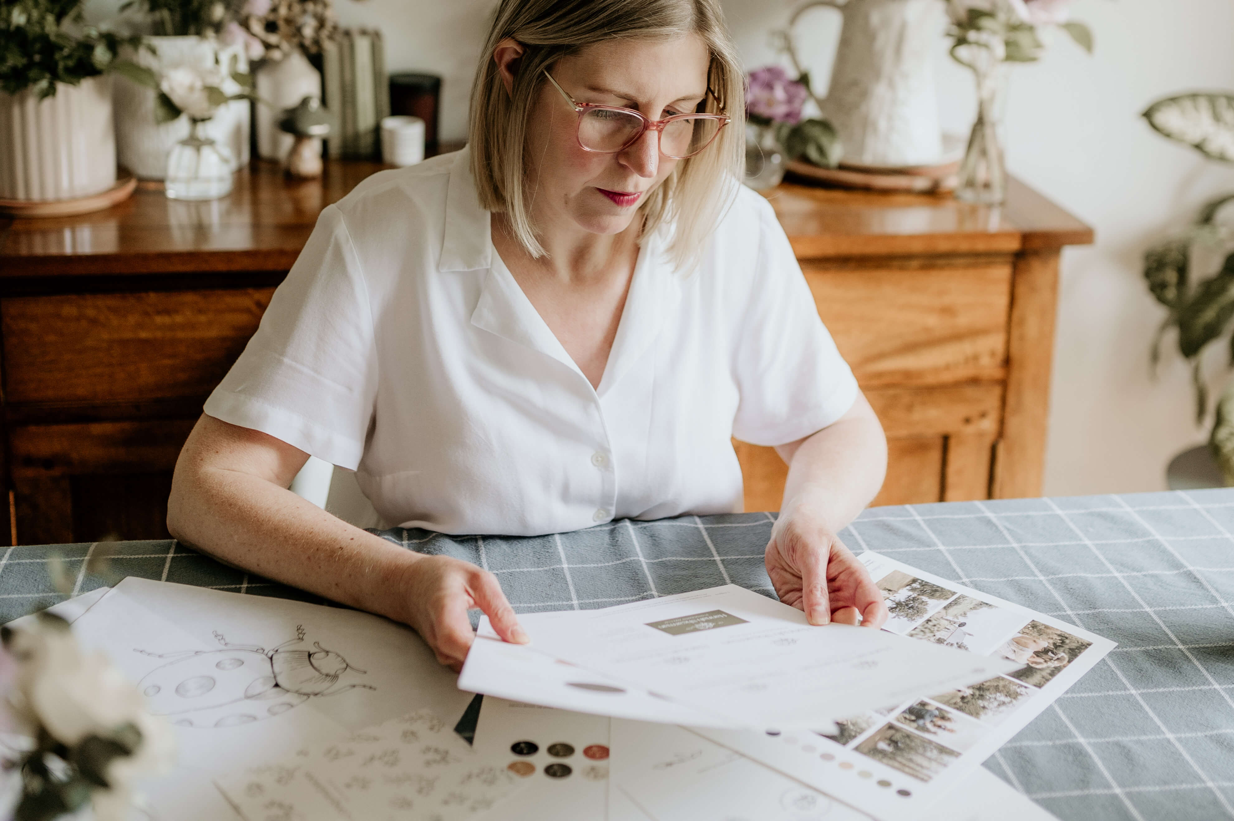 Brand clarity with Ellie and liv, finding your authentic brand voice. Simone Carr, Ellie and Liv designer, creating brand identity sketches